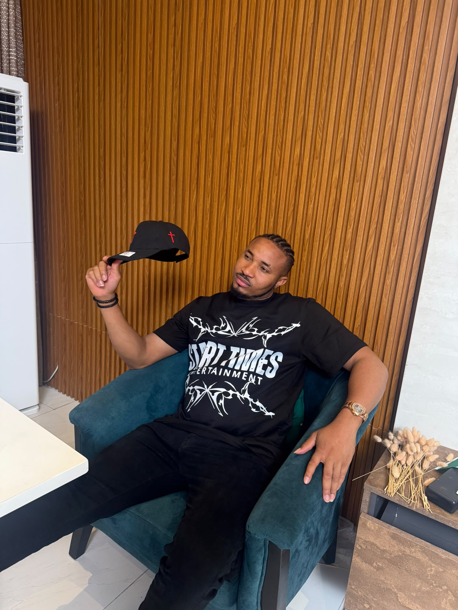 Sir KennyBless relaxed style